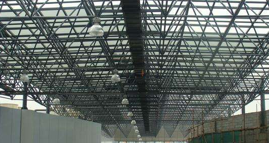 大石桥听网架公司的名目师阐述其网架的季节个性